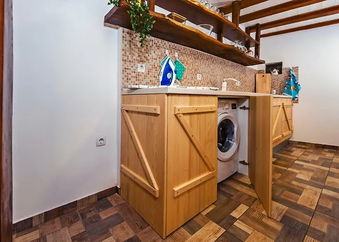 Joseph's Yard * 로비니