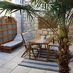 Joseph's Yard 罗维尼