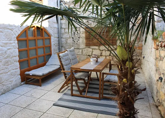 Joseph's Yard Ρόβινι