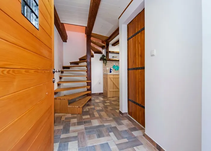 Joseph's Yard Ρόβινι